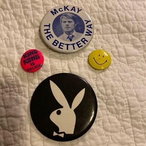 VINTAGE Pin Back Button Collection-1970s-RARE ROBERT REDFORD Movie Promo Pin